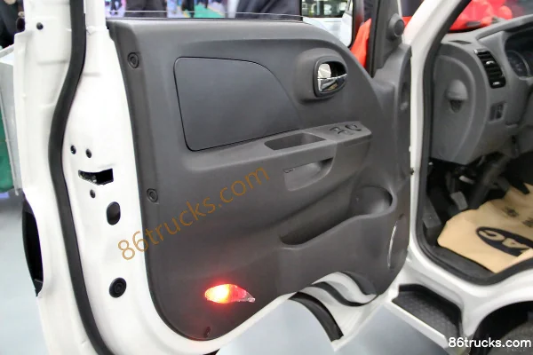 JAC Shuailing X260 95 ch 4X2(6 roues) camion plateau monorail 3,1 m Cabine (3) | 86Trucks