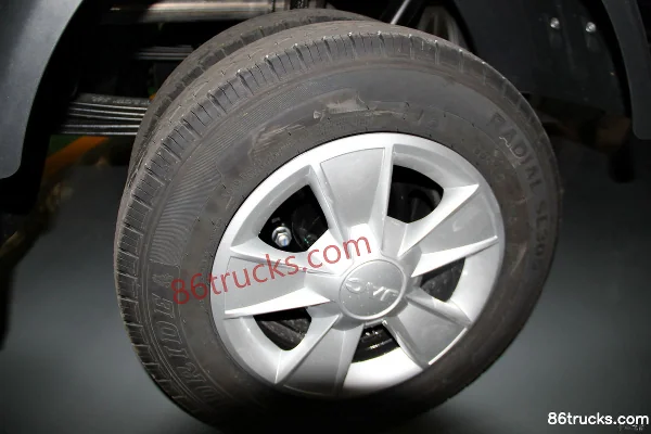 JAC Shuailing X260 95 ch 4X2(6 roues) camion plateau monorail 3,1 m Châssis (3) | 86Trucks