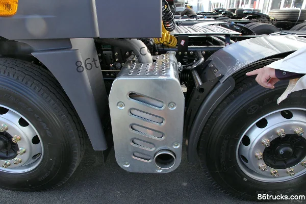FAW Jiefang Qingdao HanV Heavy Truck 350 hp 6X2(8 wheels) Tractor Truck (Fast Gear) Chassis (1) | 86Trucks