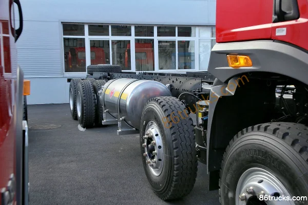 FAW Jiefang Qingdao TianV heavy truck 380hp 8X4(12 wheels) LNG dump truck Cab (1) | 86Trucks