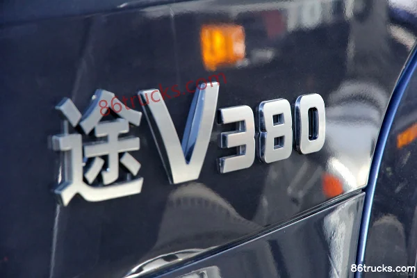 FAW Jiefang Qingdao TuV heavy truck 380hp 6X2(8 wheels) LNG tractor truck Exterior (3) | 86Trucks