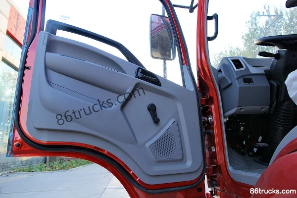 Sinotruk HOWO Hanjiang 108 hp 4X2(6 wheels) 4.2m single-row van light truck Cab (2) | 86Trucks