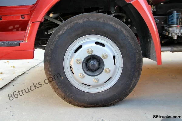 Sinotruk HOWO Hanjiang 108 hp 4X2(6 wheels) 4.2m single-row van light truck Chassis (3) | 86Trucks