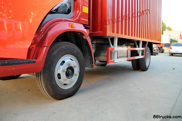 Sinotruk HOWO Hanjiang 108 hp 4X2(6 wheels) 4.2m single-row van light truck Chassis (2) | 86Trucks