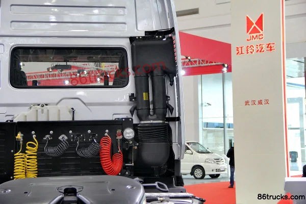 Sanhuan Shitong Yulong Heavy Truck 310hp 6X4(10 wheels) Tractor Truck Chassis (3) | 86Trucks