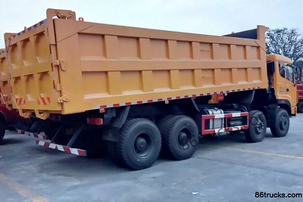 Sanhuan Shitong Yulong Heavy Truck 290 hp 8X4(12 wheels) 6.8m Dump Truck Exterior (3) | 86Trucks