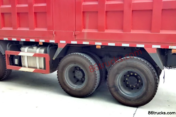 Sanhuan Shitong Yulong Heavy Truck 300 hp 8X4(12 wheels) 7.4m Dump Truck Cab (1) | 86Trucks