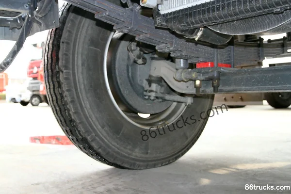 Dongfeng Liuqi Chenglong M3 Medium Truck 200 hp 4X2(6 wheels) 6.75m Flatbed Cargo Truck Chassis (3) | 86Trucks
