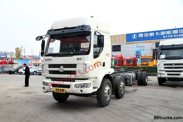 Dongfeng Liuqi Chenglong M3 camion moyen 220 ch 6X2(8 roues) châssis de camion porteur 9,6 m Extérieur (3) | 86Trucks