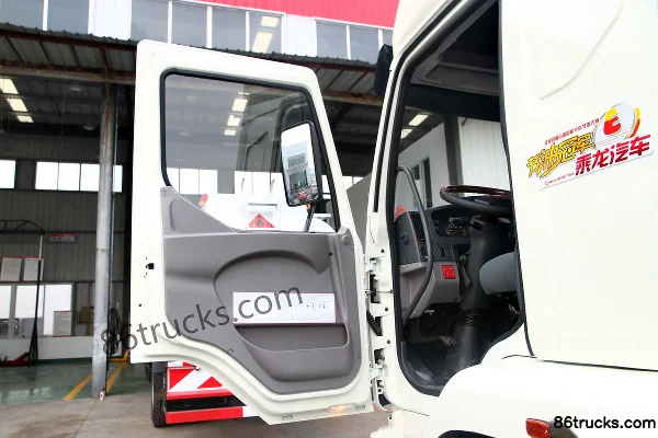 Dongfeng Liuqi Chenglong M3 camion moyen 220 ch 6X2(8 roues) châssis de camion porteur 9,6 m Cabine (1) | 86Trucks