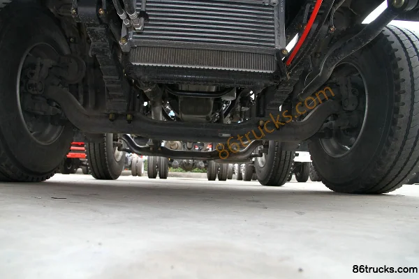 Dongfeng Liuqi Chenglong M3 camion moyen 220 ch 6X2(8 roues) châssis de camion porteur 9,6 m (2) | 86Trucks