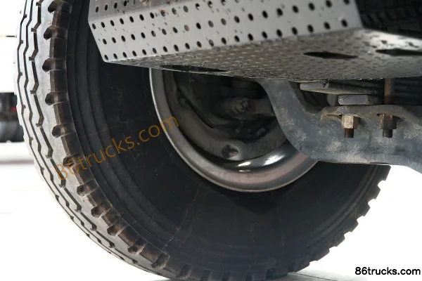 Dongfeng Liuqi Chenglong 270 hp 8X4(12 wheels) 6.5m Dump Truck Chassis (2) | 86Trucks