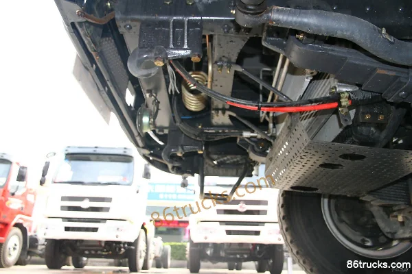 Dongfeng Liuqi Chenglong 270 hp 8X4(12 wheels) 6.5m Dump Truck Chassis (1) | 86Trucks