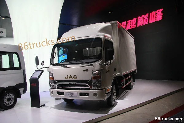 JAC Shuailing H330 130 hp 4X2(6 wheels) 4.12m single-row box light truck Exterior (3) | 86Trucks