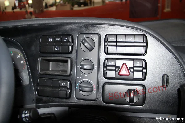 Mercedes-Benz Actros Heavy Truck 410 hp 4X2(6 wheels) Low Chassis Tractor Truck (Model 1841) Cab (2) | 86Trucks