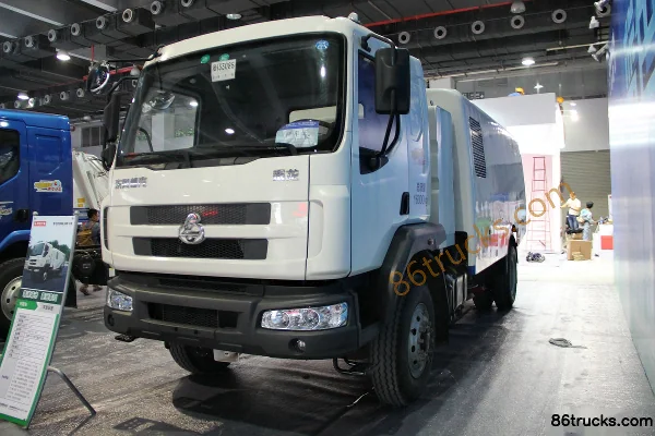 Dongfeng Liuqi Chenglong 180 ch 4X2(6 roues) road sweeper Extérieur (2) | 86Trucks