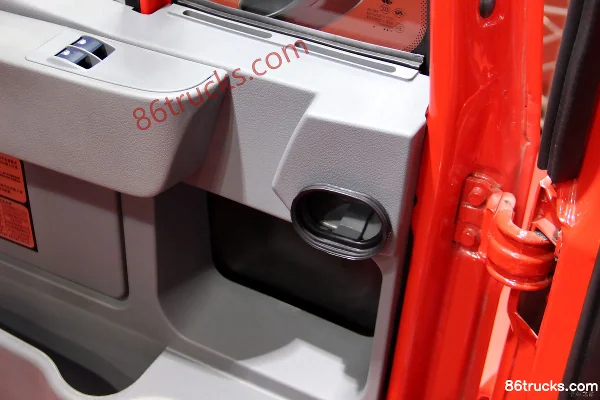 SAIC Hongyan Genlyon Changtu Edition 430hp 6X4(10 wheels) Tractor Truck Cab (1) | 86Trucks