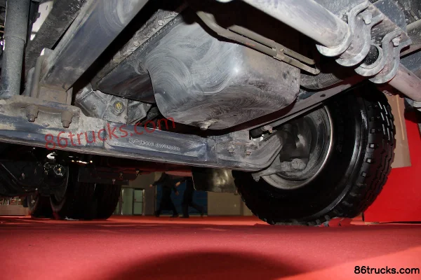 SAIC Hongyan Genlyon Changtu Edition 430hp 6X4(10 wheels) Tractor Truck Chassis (3) | 86Trucks