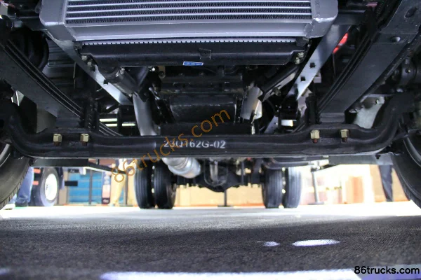Hyundai Sichuan Yue 115 ch 4X2(6 roues) camion léger à plateau 4,18 m cabine simple Châssis (1) | 86Trucks
