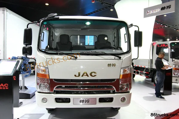 JAC Shuailing H384 154 hp 4X2(6 wheels) 4.845m semi-row flatbed light truck Exterior (2) | 86Trucks