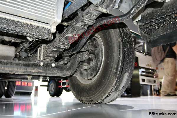 JAC Shuailing H384 154 hp 4X2(6 wheels) 4.845m semi-row flatbed light truck Chassis (3) | 86Trucks