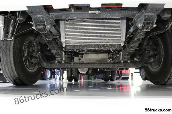 JAC Shuailing H384 154 hp 4X2(6 wheels) 4.845m semi-row flatbed light truck Chassis (2) | 86Trucks
