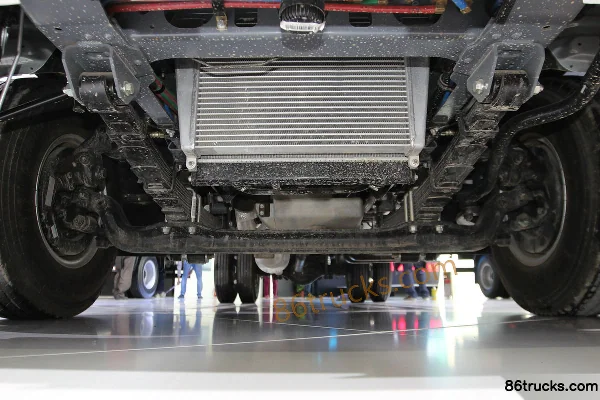 JAC Shuailing H384 154 hp 4X2(6 wheels) 4.845m semi-row flatbed light truck Chassis (1) | 86Trucks