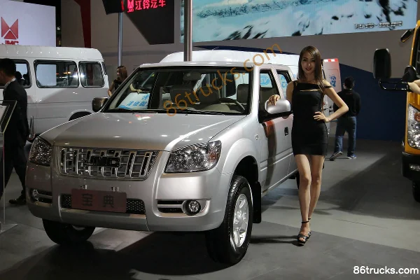 JMC Baodian New Fashion Edition Extended Comfort 2.8L Diesel Double Row Pickup Exterior (3) | 86Trucks