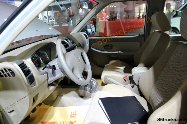 JMC Baodian New Fashion Edition Extended Comfort 2.8L Diesel Double Row Pickup Chassis (3) | 86Trucks