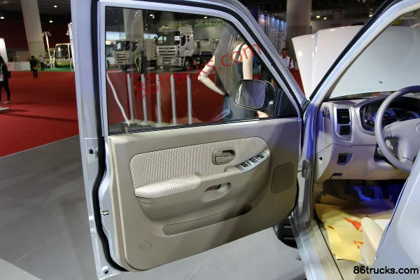 JMC Baodian New Fashion Edition Extended Comfort 2.8L Diesel Double Row Pickup Chassis (1) | 86Trucks
