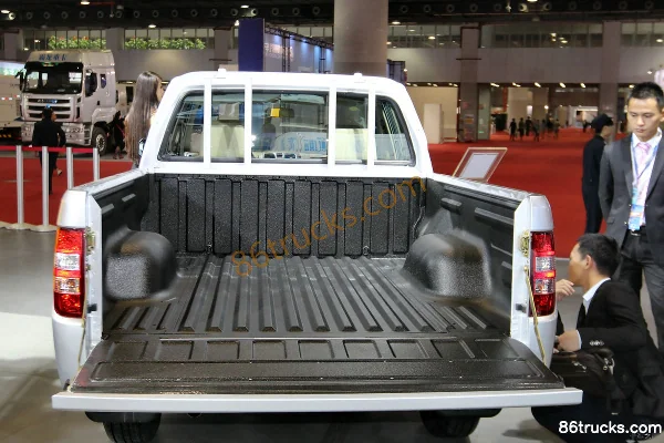 JMC Baodian New Fashion Edition Extended Comfort 2.8L Diesel Double Row Pickup Chassis (2) | 86Trucks