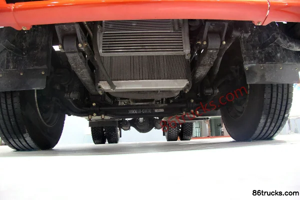 Dongfeng Yulong Heavy Truck 280 hp 4X2(6 wheels) LNG Port Tractor Truck (EQ4160GLN) Chassis (1) | 86Trucks