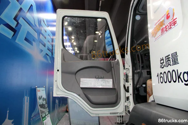 Dongfeng Liuqi Chenglong 180 ch 4X2(6 roues) road sweeper Cabine (1) | 86Trucks