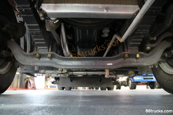 Dongfeng Liuqi Chenglong 210 ch 4X2(6 roues) road sweeper Châssis (1) | 86Trucks