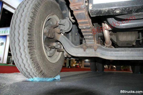 Dongfeng Liuqi Chenglong M3 180 hp 4X2(6 wheels) Compactor Garbage Truck (Zoomlion Brand) Chassis (1) | 86Trucks