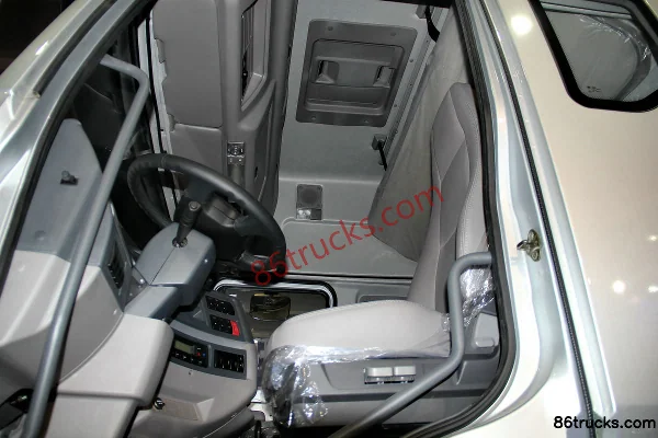 Dongfeng Liuqi Chenglong M5 poids lourd 400 ch 6X4(10 roues) tracteur routier (Yuchai M3) Cabine (3) | 86Trucks
