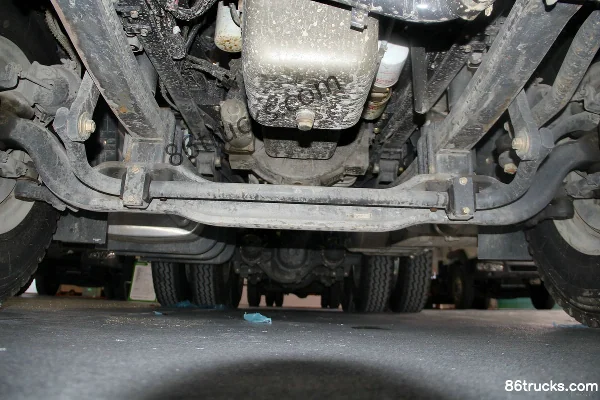 Dongfeng Liuqi Chenglong M5 poids lourd 400 ch 6X4(10 roues) tracteur routier (Yuchai M3) Châssis (1) | 86Trucks
