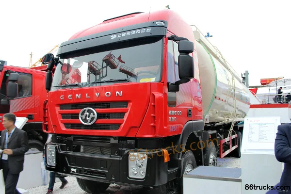 SAIC Hongyan Genlyon C100 390 hp 8X4(12 wheels) powder material transport truck Exterior (2) | 86Trucks