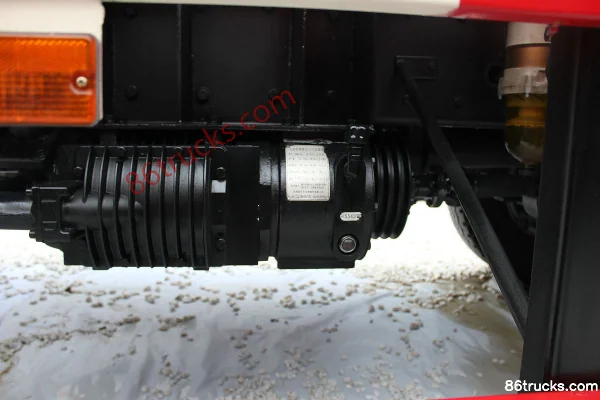 SAIC Hongyan Genlyon C100 390 hp 8X4(12 wheels) powder material transport truck Chassis (2) | 86Trucks