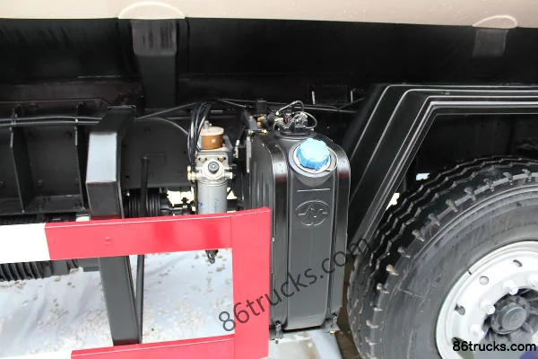 SAIC Hongyan Genlyon C100 390 hp 8X4(12 wheels) powder material transport truck Chassis (1) | 86Trucks