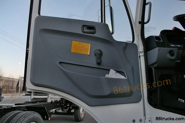 Beiben NG80 Heavy Truck 336 hp 6X4(10 wheels) LNG Tractor Truck Cab (2) | 86Trucks