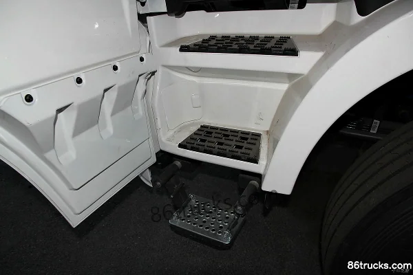 Beiben V3 Heavy Truck 430 hp 6X4(10 wheels) Tractor Truck Cab (3) | 86Trucks