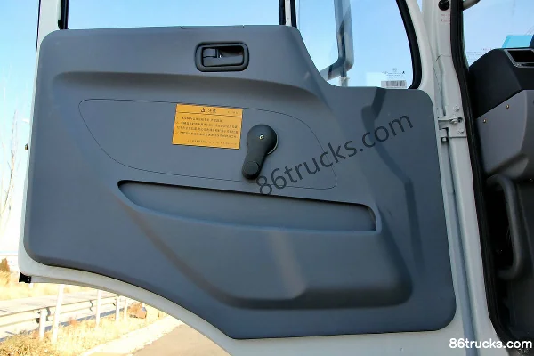 Beiben NG80B heavy truck 336 hp 6X2(8 wheels) tractor truck Cab (2) | 86Trucks