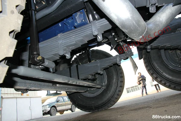 Beiben NG80 série camion lourd 300 ch 8X4(12 roues) camion porteur à ridelles 8,9 m cabine avancée Châssis (3) | 86Trucks