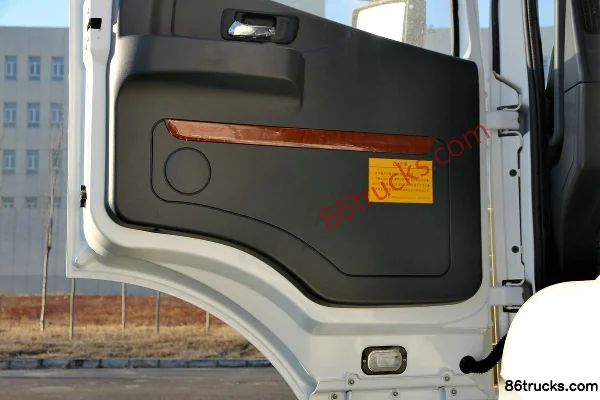 Beiben V3M Heavy Truck Lightweight Edition 350 hp 6X2(8 wheels) Tractor Truck Cab (2) | 86Trucks