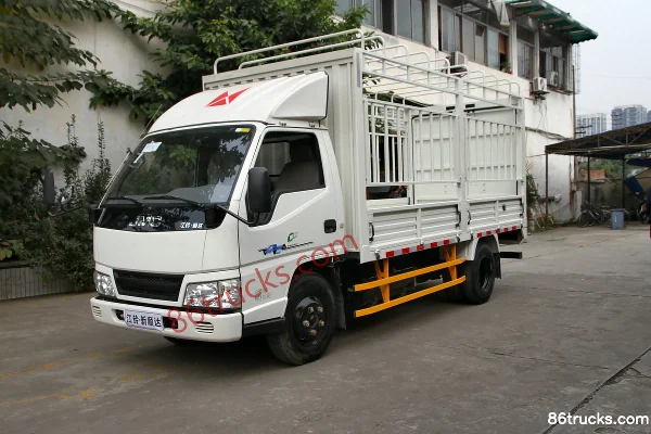 JMC New Shunda 109 hp 4X2(6 wheels) 4.18m Single Row Stake Light Truck Exterior (3) | 86Trucks