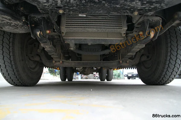 JMC New Shunda 109 hp 4X2(6 wheels) 4.18m Single Row Stake Light Truck Chassis (2) | 86Trucks