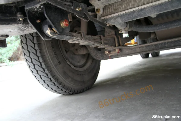 JMC New Shunda 109 hp 4X2(6 wheels) 4.18m Single Row Stake Light Truck Chassis (1) | 86Trucks