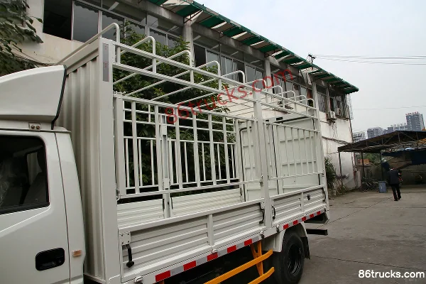 JMC New Shunda 109 hp 4X2(6 wheels) 4.18m Single Row Stake Light Truck Body (3) | 86Trucks