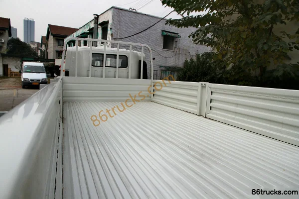 JMC Kairui 800H Standard Edition 152hp 4X2(6 wheels) 4.675m Semi-row Flatbed Light Truck Body (3) | 86Trucks